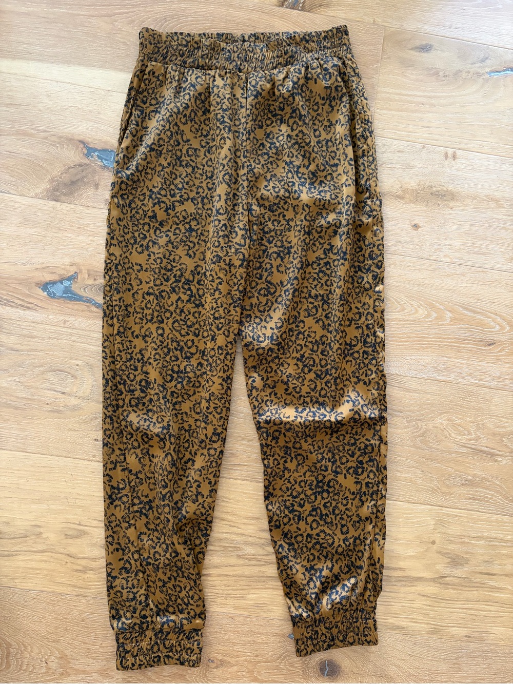 cupcakes & cashmere Leopard-Print Elastic Waist Pants in Brown and Black